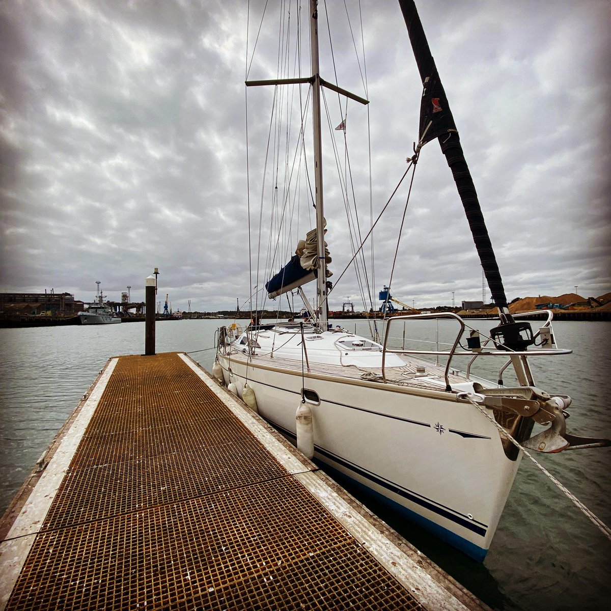 Sailing east coast this weekend #sailing #yacht #yachts#hamiltonsailing#picoftheday #hamiltonsailing #yachts #picoftheday #northsea #AnchorUp#sailing