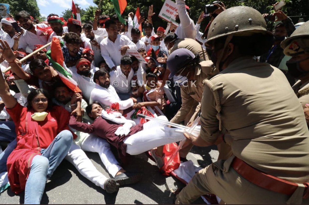 रोक टोक से नहीं सुनेगा, नृप समाज अविचारी है,
ग्रीवाहर, निष्ठुर कुठार का यह मदान्ध अधिकारी है।
#NEETJEEpostponekaro 
#SamajwadiParty 
#SATYAGRAH_AgainstExamsInCovid 

@yadavakhilesh @sakshijoshii @rohini_sgh @suryapsingh_IAS