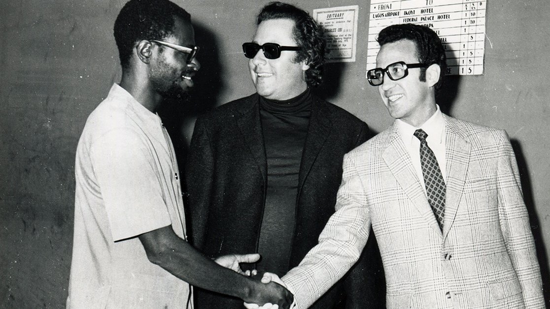 MareikePalmeira's tweet photo. 50 years of #ThingsFallApart (1970/71)
The film was a key part of the beginnings of Nigeria's Pre-Nollywood movie industry. Co-Producer #FrancisOladele, director #JasonPohland and producer #WolfSchmidt // OCT 20 / LAGOS / Exhibition, Retrospective, Symposium
@LagosPhotoFest https://t.co/vFsYyJQO25