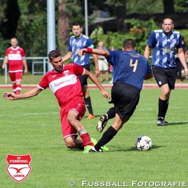 SVSturmvogel's tweet photo. BILDER II> 1. Spieltag > Alte Herren Ü 35 Staffel Nord > SV #Sturmvogel #Lubmin vs. #HFC #Greifswald 92 „Tradition“ 2:2 (2:1) / © Fußball Fotografie https://t.co/StWEIMzkuI