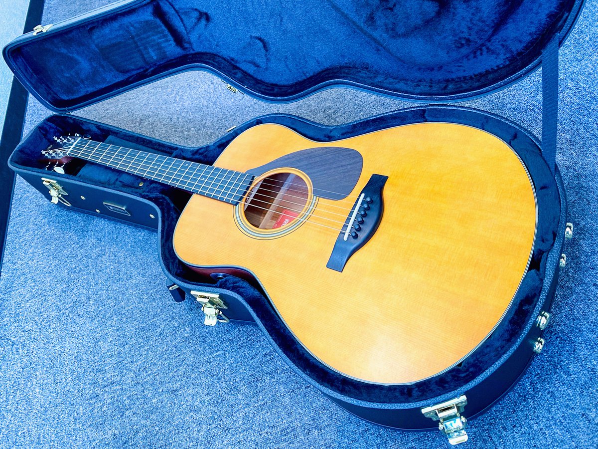 KamaeYasunori's tweet image. 新しいギター『YAMAHA FSX5』を導入！FGX5に比べ少し小振りで、スマートなサイズ感。低音が良い意味で締まっていて、すごくバランスがいいギターだと思います。いやぁ〜、、、新しいギターはやっぱりテンション上がるね！弾きまくろう♬
#ギター #YAMAHA #FSX5