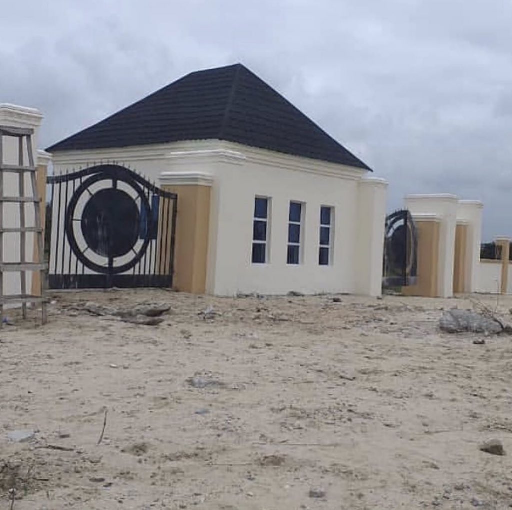 FarrProperties's tweet photo. Dallas court
Location- Ibeju lekki
Price- 1M
Plot size- 600SQM
Free from all forms of government acquisition and omo onile issues
For More Information | Inspection | Payment | Call / WhatsApp- 08121277765
#Mondaymotivation #Farrproperties #Investment #landbanking #covid19 https://t.co/ULNXFTAI2U