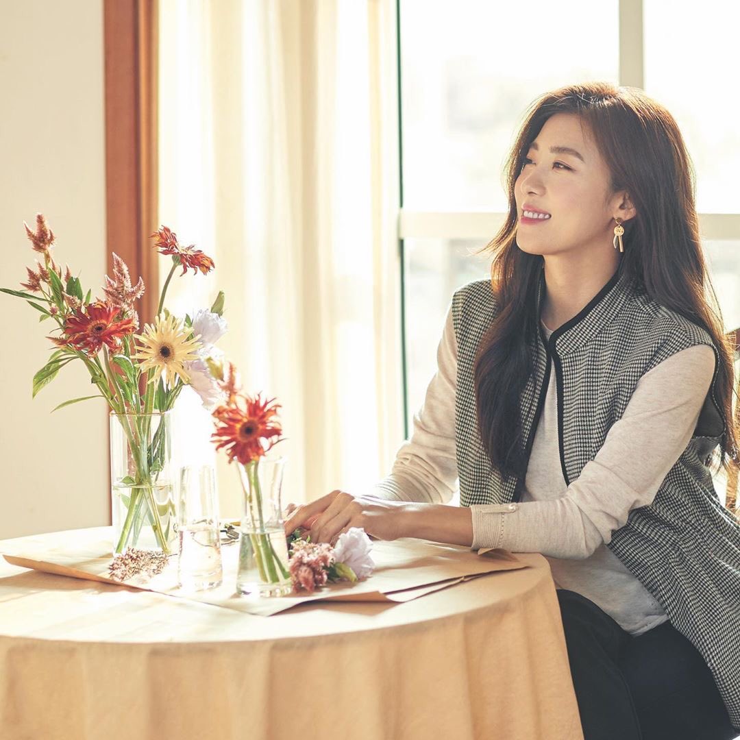 HaJiWonINTL's tweet photo. Crocodile ladies autumn pictorial revealed 🍁 
•
•
A perfect day! ❤️✨
ctto : @crocodileladies_kr 
#HaJiWon
#1023Philippines
#HaSaMo1023PH
#HaJiWonInternationalDomain https://t.co/I0v0u0cBsU