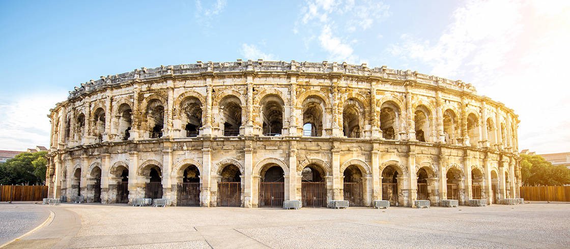 Jour 8 : Nîmes On est allé visiter Nîmes, c’est mignon mais à part les arènes y’a pas grand chose à visiter je trouve.On a donc visité les arènes et la maison carrée puis on a continué à Aix en Provence !