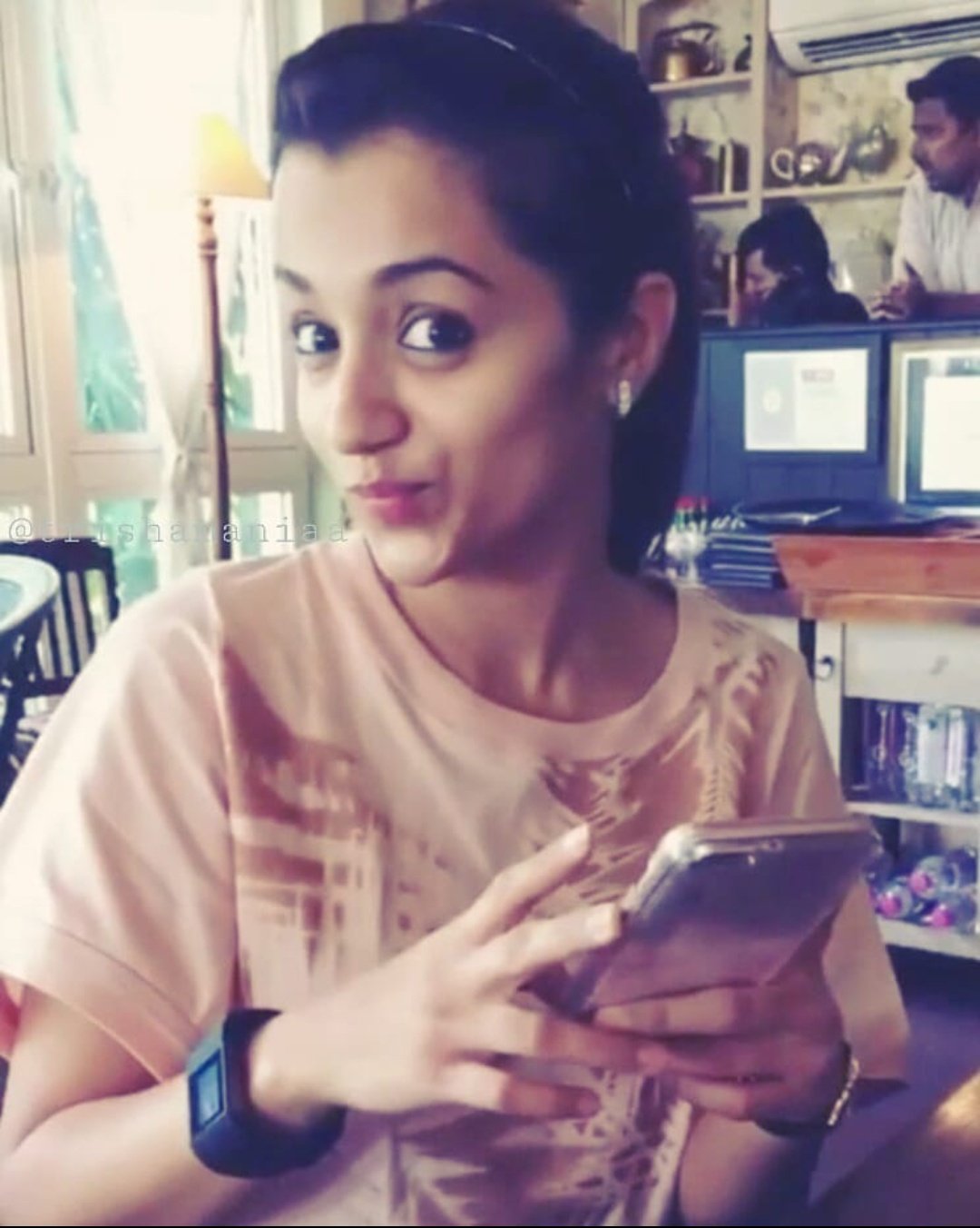 EgvlWkkWoAAL-dR?format=jpg&name=large