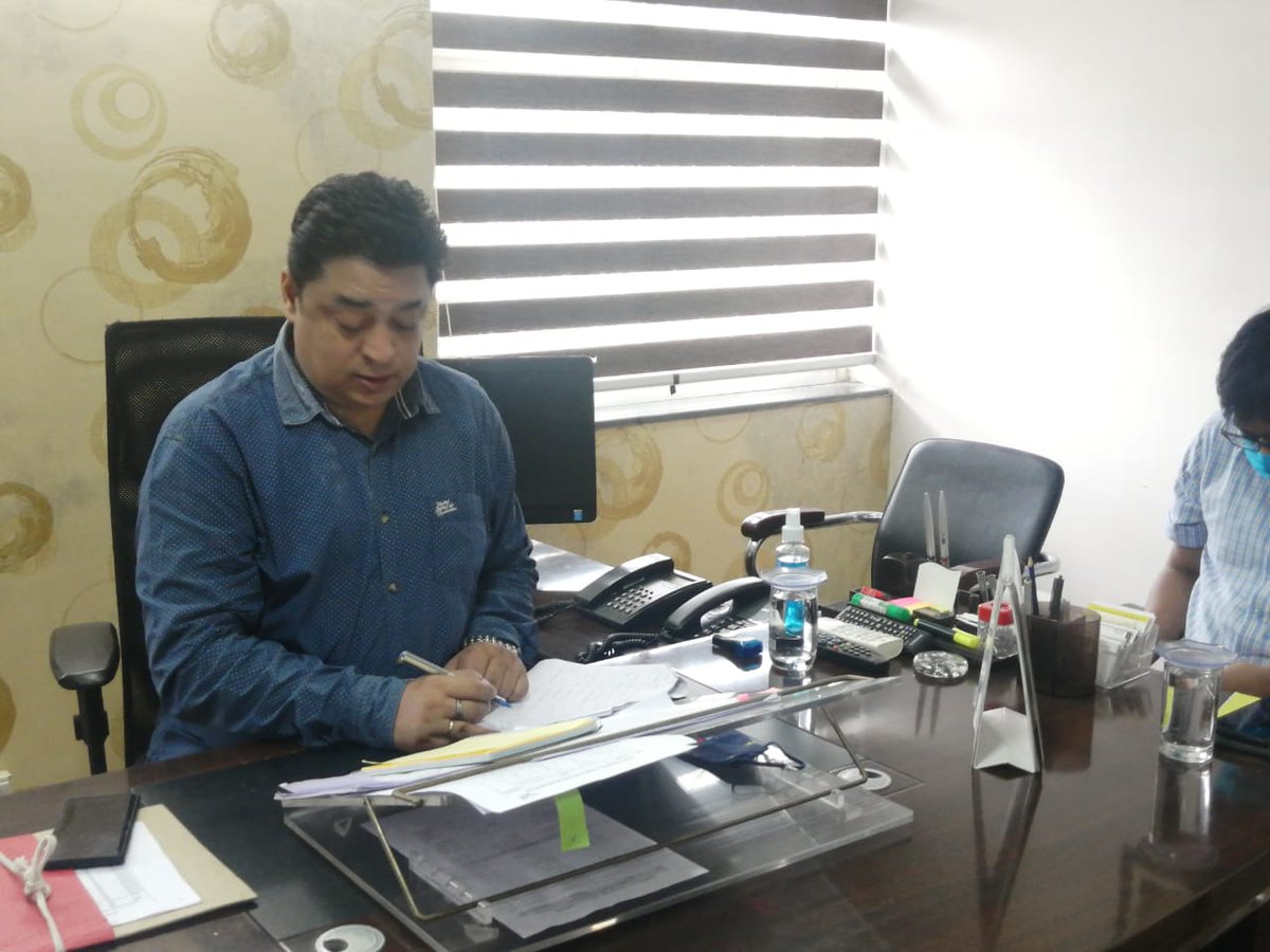 official_jctsl's tweet photo. #लंबित_प्रकरण_निस्तारण_अभियान के तहत आज प्रबंध निदेशक #श्री_नवीन_जैन ने #JCTSL मुख्यालय में लंबित विभागीय प्रकरणों में व्यक्तिगत सुनवाई कर प्रकरणों का निस्तारण करने के आदेश दिए। https://t.co/b0noMGzV99