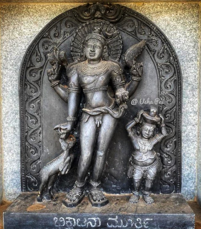 Ushapai19's tweet photo. #LetUslearnTOIdentifyOurDeities
#BhikshatanaMurthy
The fifth head of Brahama severed by Shiva gets stuck to his hand (BrahmaKapal) To over come the sin Shiva had to wander and beg for 12 years and fill the skull until it detaches . Which happen in Varanasi ( Ananpoorna )1/3 https://t.co/v5ygfvrEiR