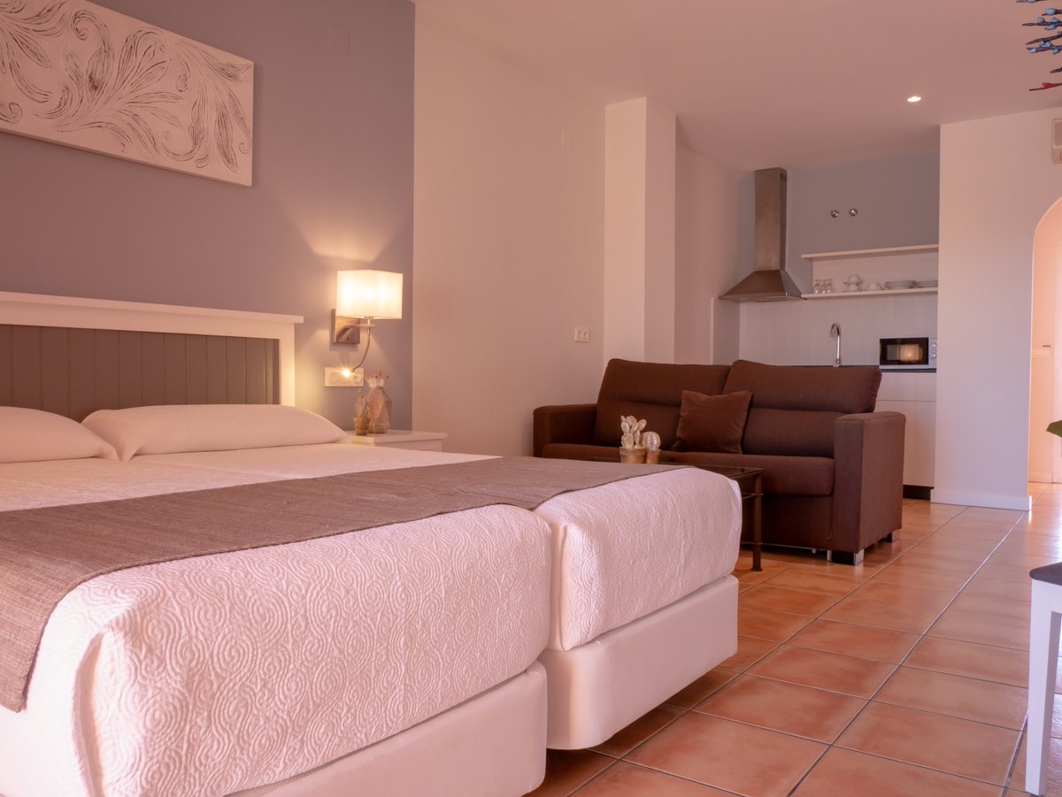 ResortDunas's tweet image. Último día de agosto, pero en @ResortDunas  seguimos con muchas ganas de haceros disfrutar de unos días únicos en #Matalascañas 💙

¡Todo preparado para los que apuran sus vacaciones hasta el final del verano!