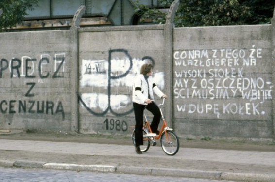 FundacjaFOR's tweet photo. Najpierw były #PorozumieniaSierpniowe, później rozmowy w Magdalence, obrady Okrągłego Stołu i w końcu wybory #4czerwca1989.

Zapraszamy na wycieczkę po tych historycznych wydarzeniach! Tylko w naszym wirtualnym #Muzeum1989 😉

https://t.co/B47HjAMyN2 https://t.co/Tp8CrpjGl4