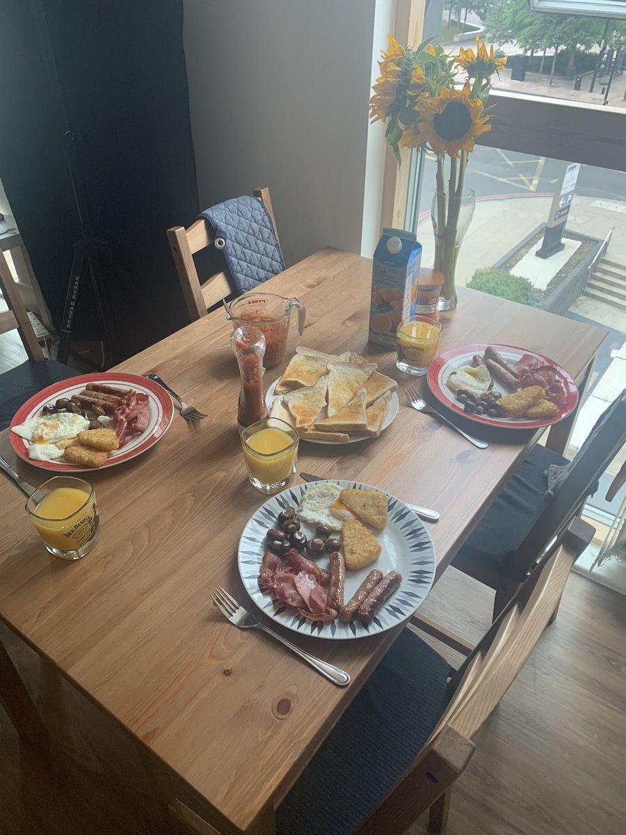 Lovely 5K this morning with <a href="/mattmichaels96/">Matthew Michaels</a> followed by a delicious fry up thanks to <a href="/Ashleigh_E_J/">Ash</a>! 

Happy Bank Holiday 🌞🍻