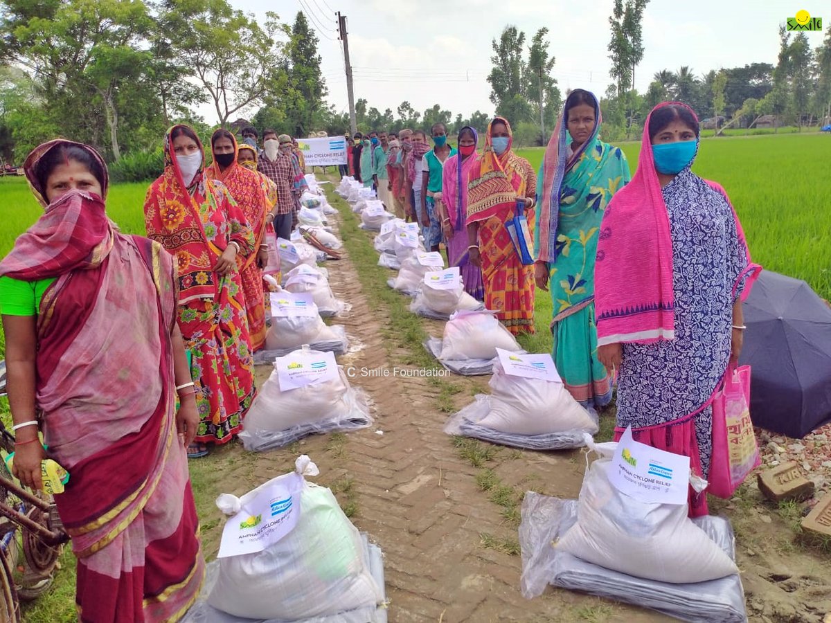 smilefoundation's tweet photo. From ensuring 3sq meals for 2.24L children &amp; families so far to completing 20M meals in the #fightagainstcorona, we've tried to minimize the loss &amp; suffering of the underprivileged communities through distribution of dry ration &amp; essentials into worst affected areas.
#IndiaShares https://t.co/qujwH5LorF