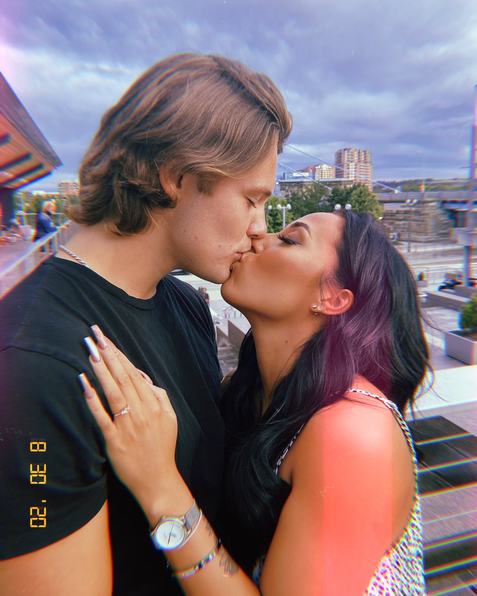 legss___'s tweet photo. ope... guess you can now refer to me as wifey🥺💍 https://t.co/fF6Vc66c8Z
