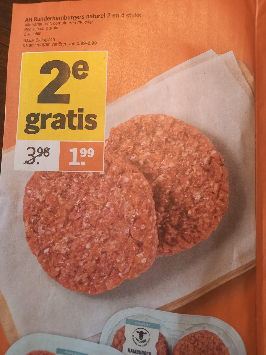 Niet doen <a href="/albertheijn/">Albert Heijn</a>, geen vlees gratis weggeven. Gewoon goed voor laten betalen, zodat én de boeren én de dieren een beter leven krijgen. Schandalig, deze actie overigens. <a href="/WakkerDier/">Wakker Dier</a>