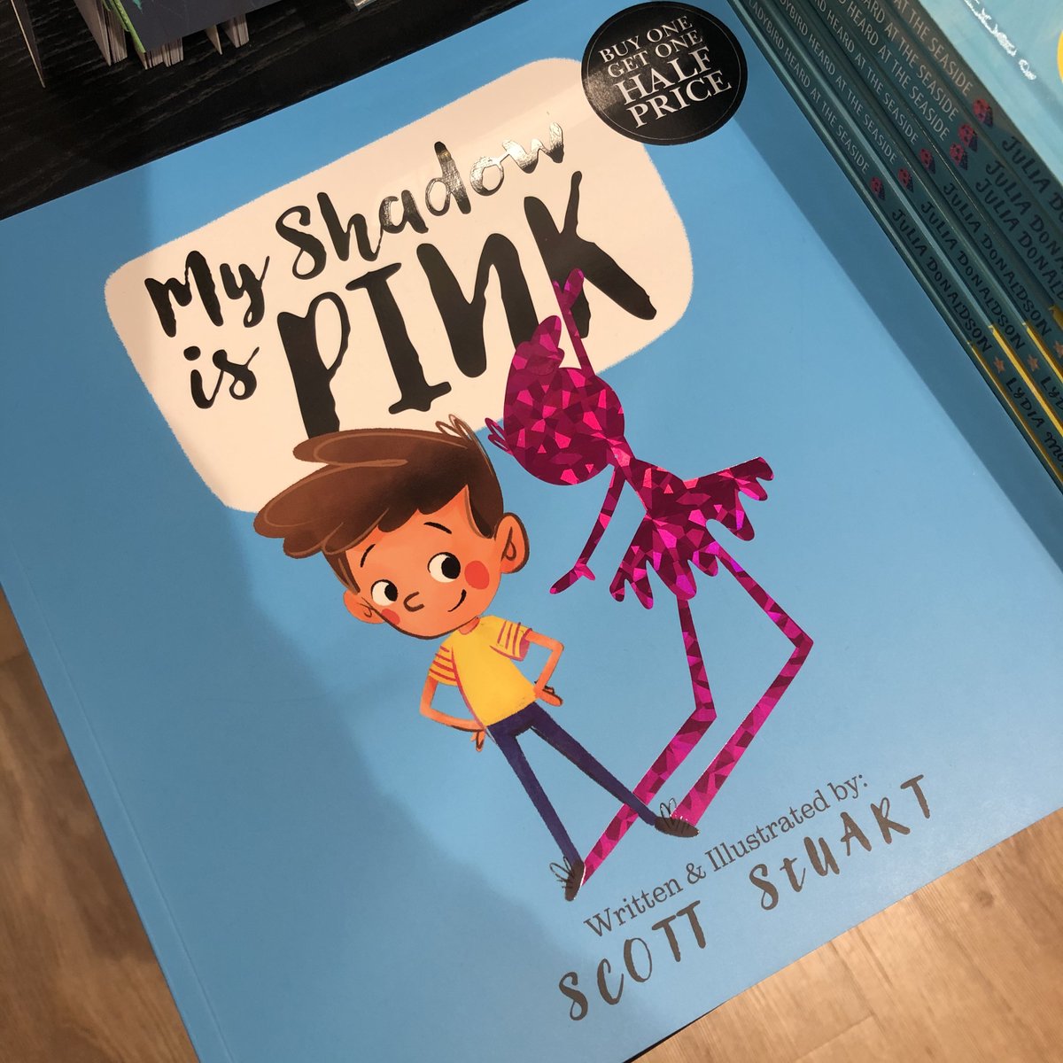 BhamWaterstones's tweet photo. And we’ve updated our picture book offer with these brand new additions!
#KingOfTheSwamp by @Emmett_Cath
#JeremyWorriedAboutTheWind by @Pamela_Butchart and @hindleyillos
#MyShadowIsPink by #ScottStuart
and #ImStickingWithYou by @SmritiPH and #SteveSmall
#WaterstonesBhamKids https://t.co/tWSmk7hDbx