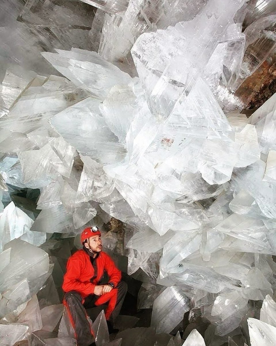 Aprovecha tu estancia en #Vera para acercarte un día a #Pulpí, a tan solo 30 m.(27 km) a visitar su impresionante #geoda, la segunda más grande del mundo y la más grande de Europa. 
¡No olvides reservar antes! geodadepulpi.es
📷: <a href="/geology/">geology</a>.earth 

#geologia #geology