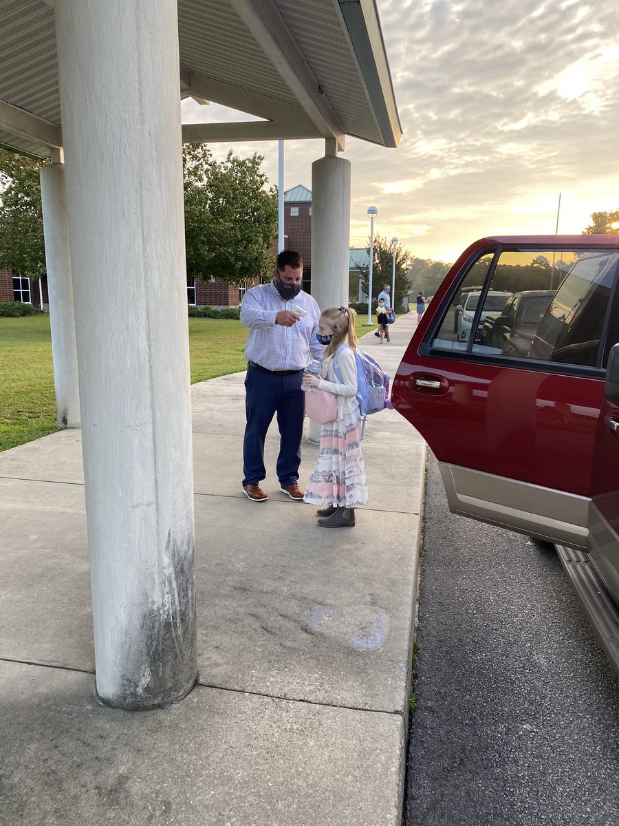 MishoeAngie's tweet photo. First day of school for Lex 3 students. We are so excited to welcome everyone back. #Lex3firstday https://t.co/jKb02FUQxf
