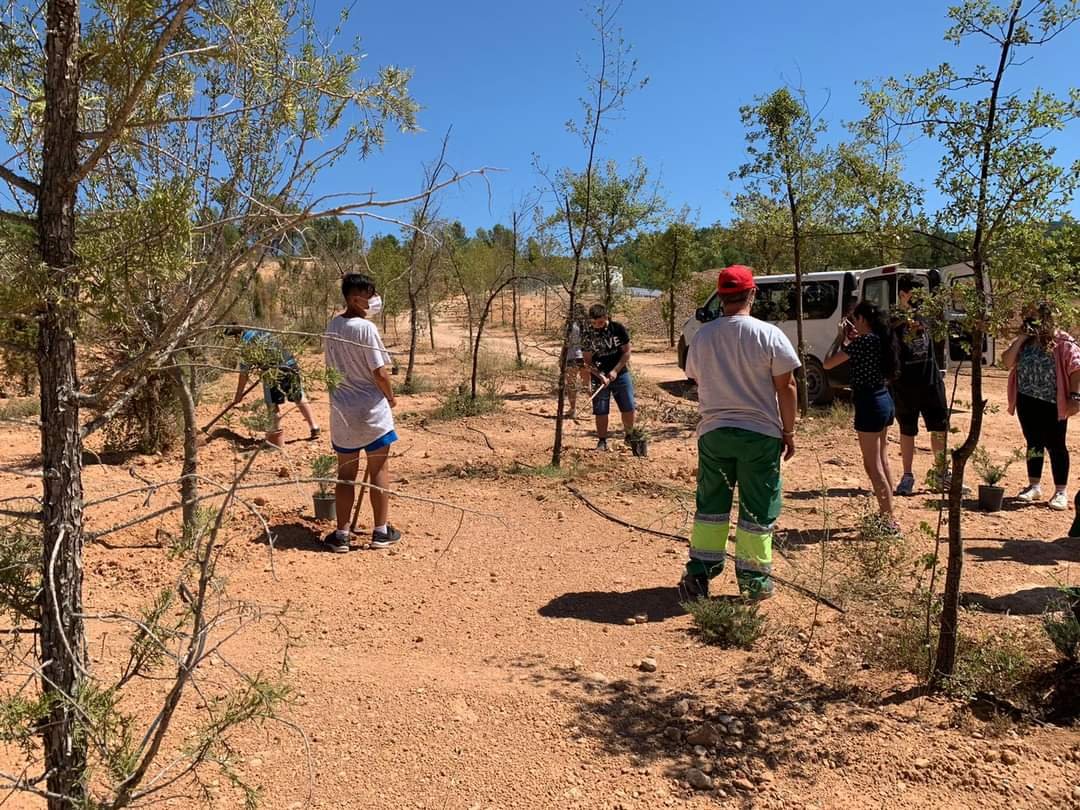 🔊 Taller para adolescentes en Campus Diversia  🏞️☀️

Promovido por el equipo de Atención Primaria Básica de Servicios Sociales en colaboración con Campus Diversia donde han tenido oportunidad de visitar un huerto accesible 👧🏻👦🏽

#LaHoyaEsEducación
#EntornoSaludable