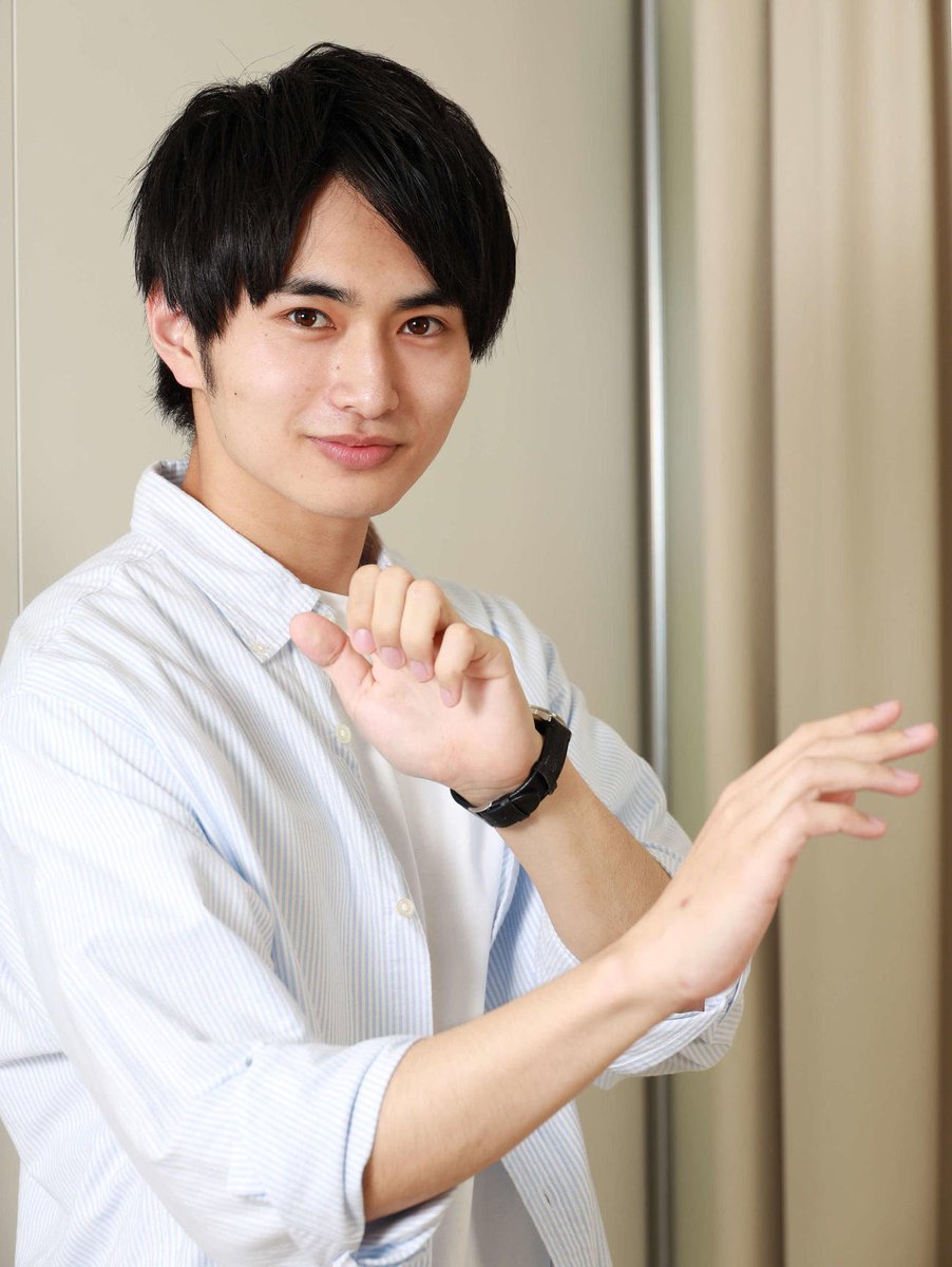 I'm having fun reading Koushuu Hirano's interview in Uchuusen, the man who plays Haruki in Ultraman Z! And here's a thread where I share random facts from the article.He was a really athletic growing up, participating in baseball, swimming and American Football.