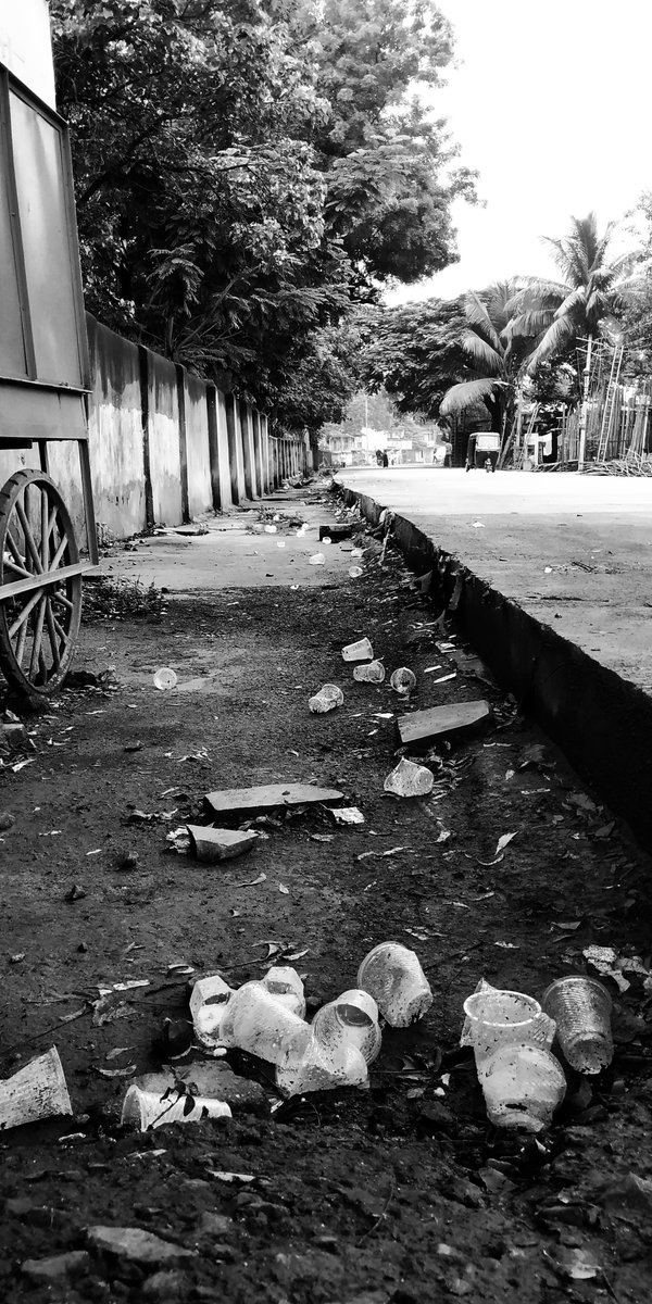 It's my way of looking into the road and footpath. Are you able to see anything special. #Newenglishschool #Hubballidharwad #smartcity 
@hublimandi @hubliredfm @HubballiTimes @Hubballi_Infra @HdmcHubliDwd 
Morning 8:30 view from circle.
Retweeet--Like