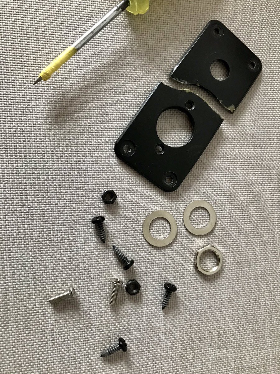 KonsMarija's tweet photo. Fixing broken heart... phew! it’s just a broken connection 😋👍 https://t.co/EHXlV8yYNV