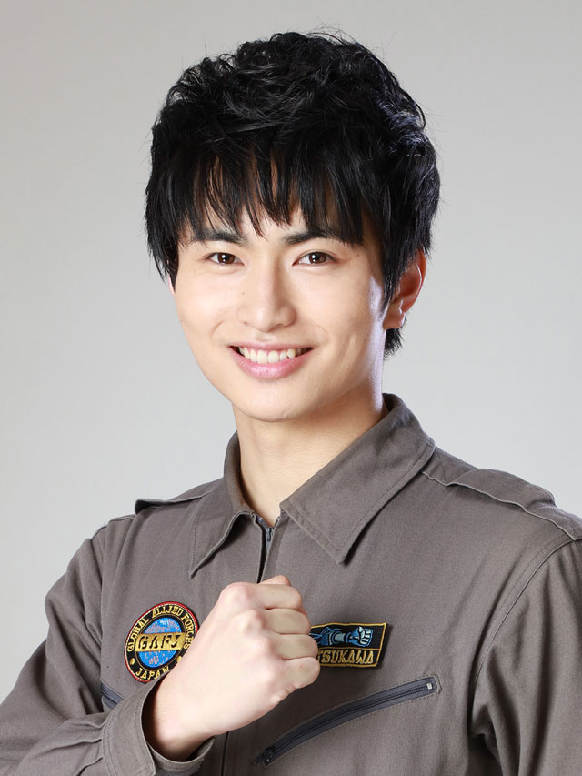 I'm having fun reading Koushuu Hirano's interview in Uchuusen, the man who plays Haruki in Ultraman Z! And here's a thread where I share random facts from the article.He was a really athletic growing up, participating in baseball, swimming and American Football.