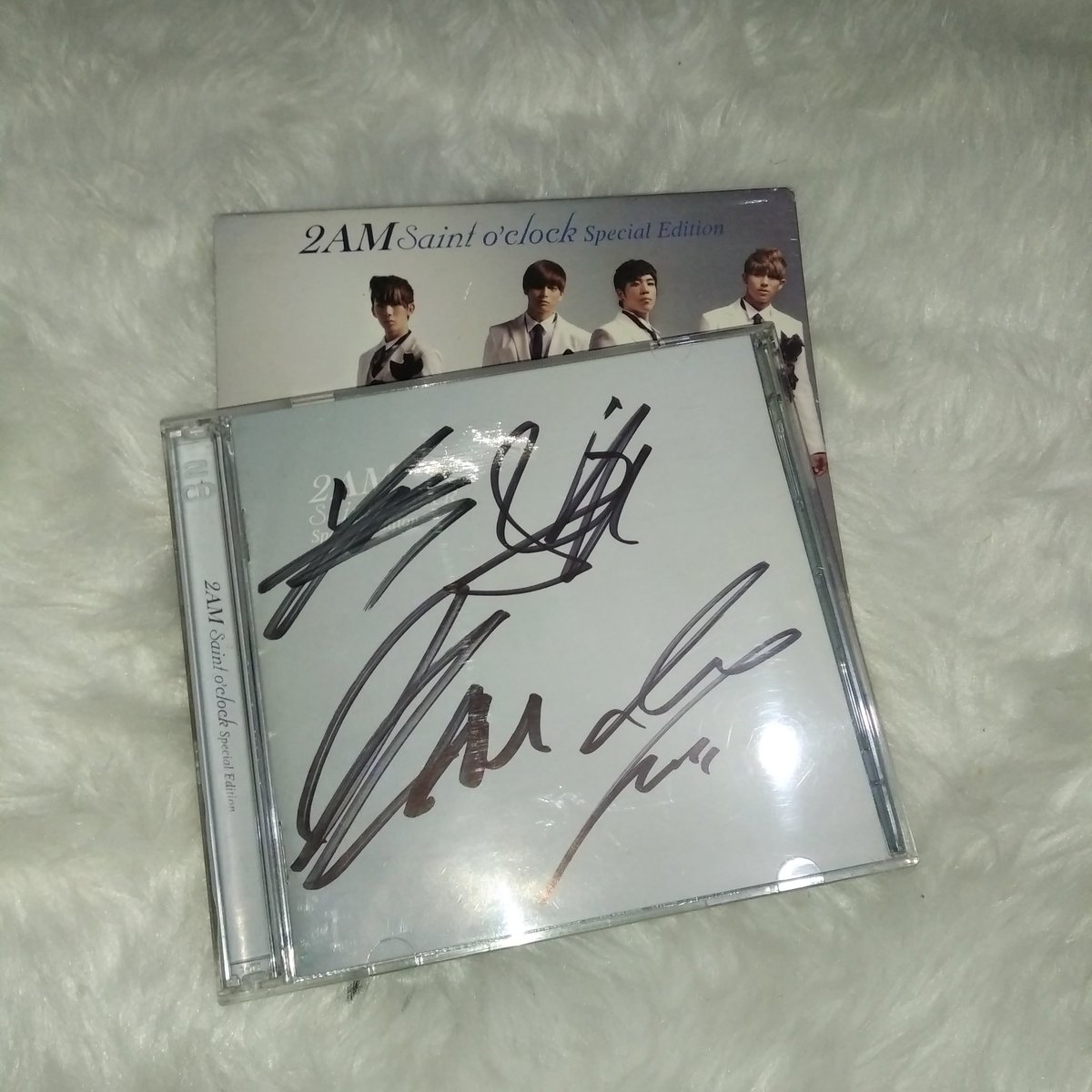 2PM Signed Album (PH Press) sponsored by Ms. Bianca Mechanics: - mbf  @FromFansForFans and tag 2 mutuals- reply any proof that you're a fan (unofficial/official merch, photo gallery, streaming proofs etc)OR- reply how did you become a fan of 2PM- one winner