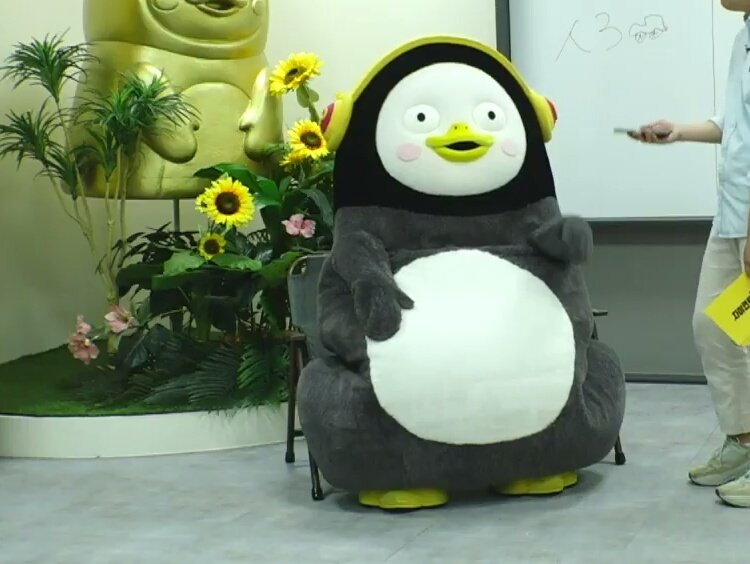 Friendly_Pengsu's tweet photo. 앉아있는 것도 마냥 귀엽다💛 https://t.co/YjKEf46JRK