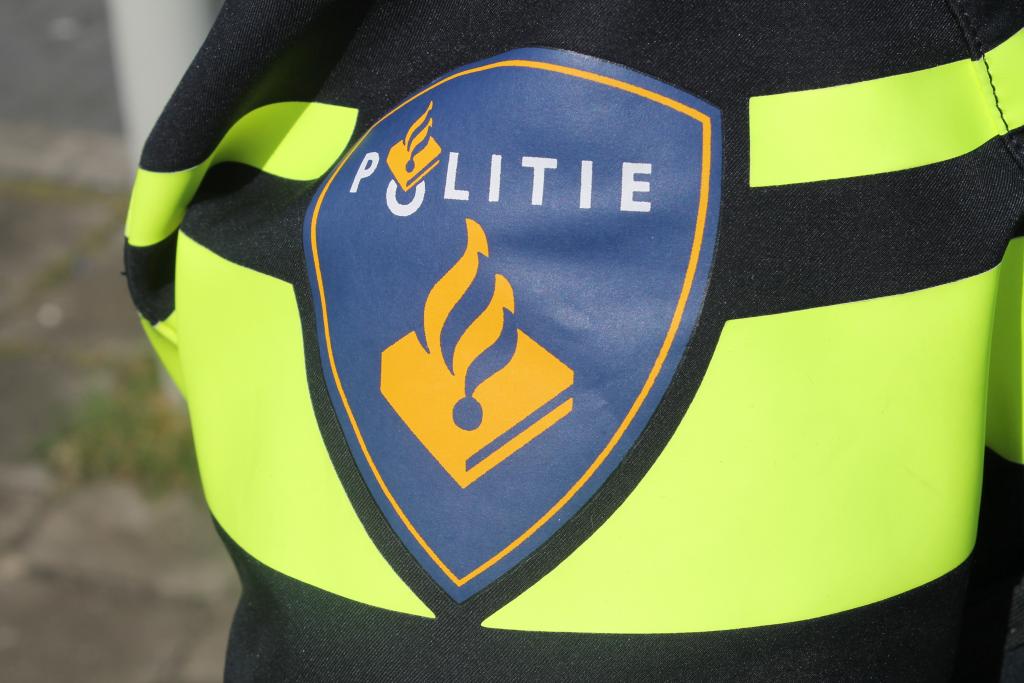 Honderd man op illegaal feest, politie grijpt in..