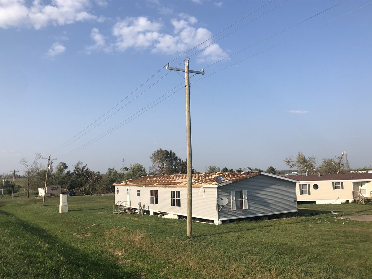 Timber Ridge mgr told me it’s been a struggle just to get a dumpster to put all the storm debris in. Materials are in such short supply due to the scale of damage across the region, they’re looking to source in IL & WI. Expect delays in rebuilding  #IowaDerecho  #iowahurricane