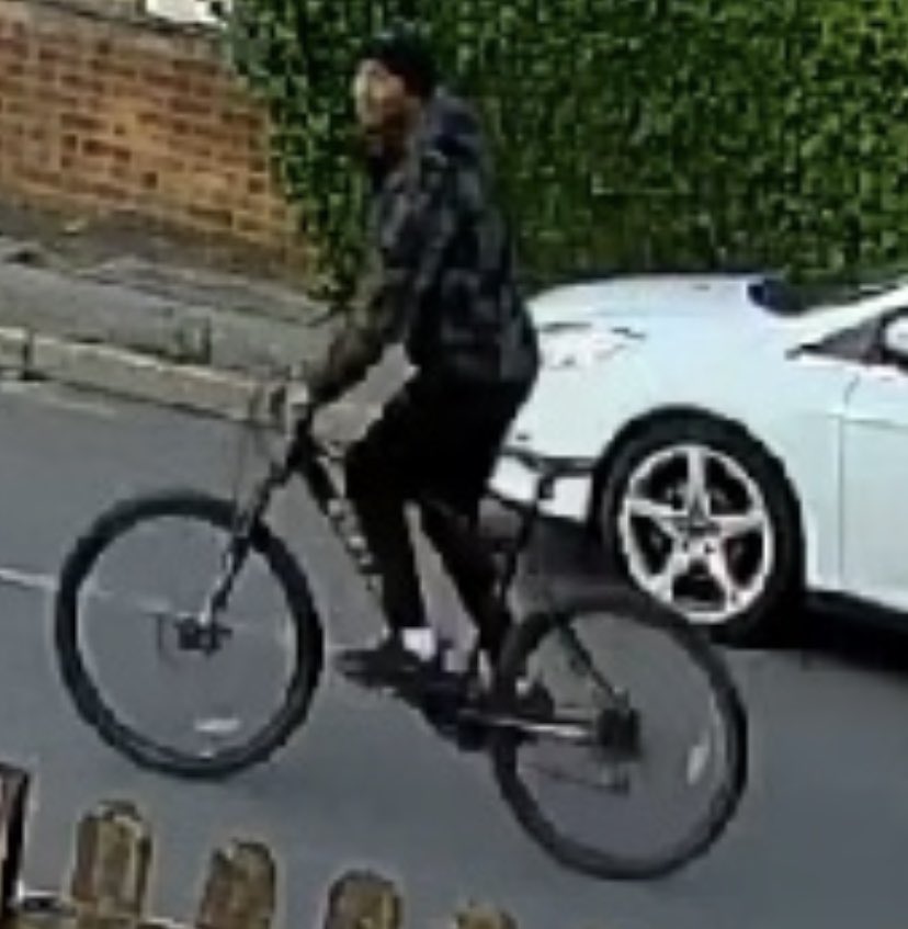The 4 brave teenagers that threatened my 12 year old son with a knife and robbed from him his new bike. Sunday 30th Aug Beckenham Place Park  @MPSLewisham  @metpoliceuk Another crime statistic in  #London  @MayorofLondon