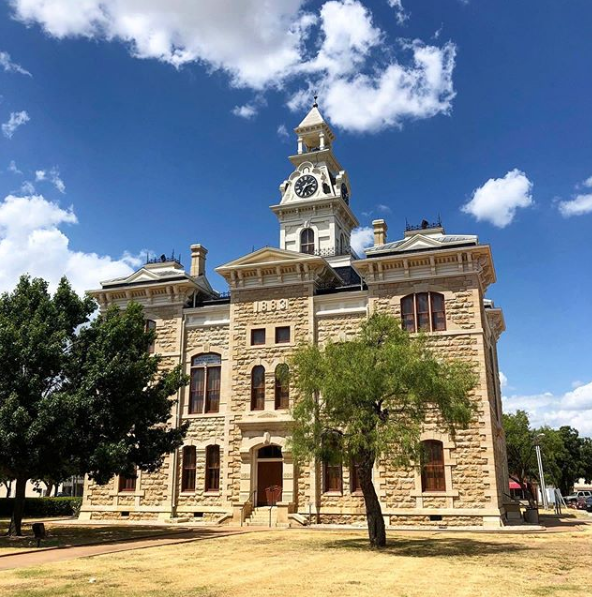 TexasCounties's tweet photo. The 1883 Shackelford County Courthouse in Albany is next up on our #virtualcourthousetour.
⠀
The building is designed in Second Empire style and constructed of native limestone. It's on the national register of historic places.⠀
#TexasCourthouses https://t.co/p9snZQohBV
