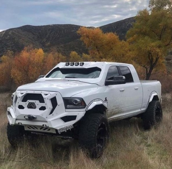 universitydodge's tweet photo. Happy Mopar Monday! Super clean!
.
.
📸: @socalgrumpers
.
.
#guts #glory #beast #trucks #fun #ramtrucks #ram #ramfam #power #ramnation #pickuptrucks #gutsgloryram #ramstyle #RAM #1500 #2500 #3500 #truckdaily https://t.co/PQniUW60Zm