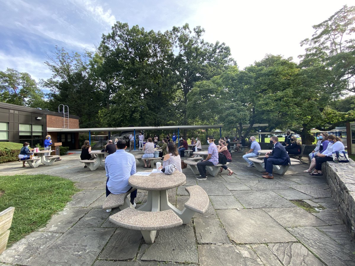 So happy to be welcoming nine, new teachers into the Edgemont family! Thank you, mentors, for your important role.