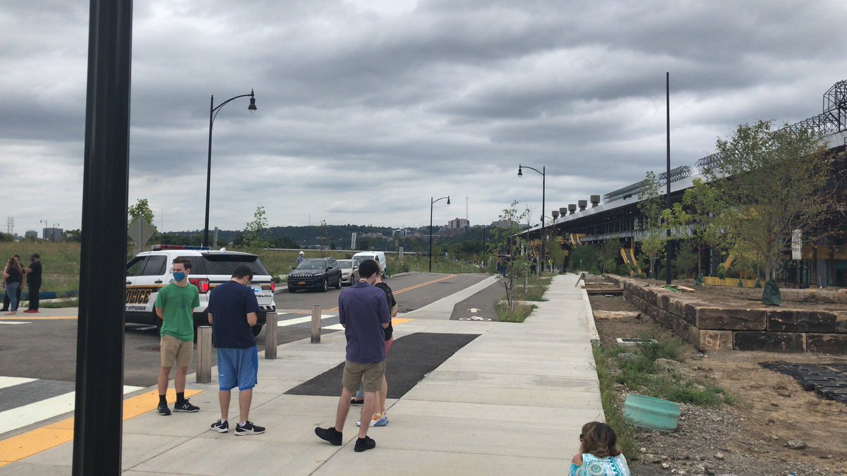 There are about 20  @JoeBiden supports at Lytle and Eliza streets in Hazelwood, and more are filtering in as they park. Many appear to be  @PittTweet students.