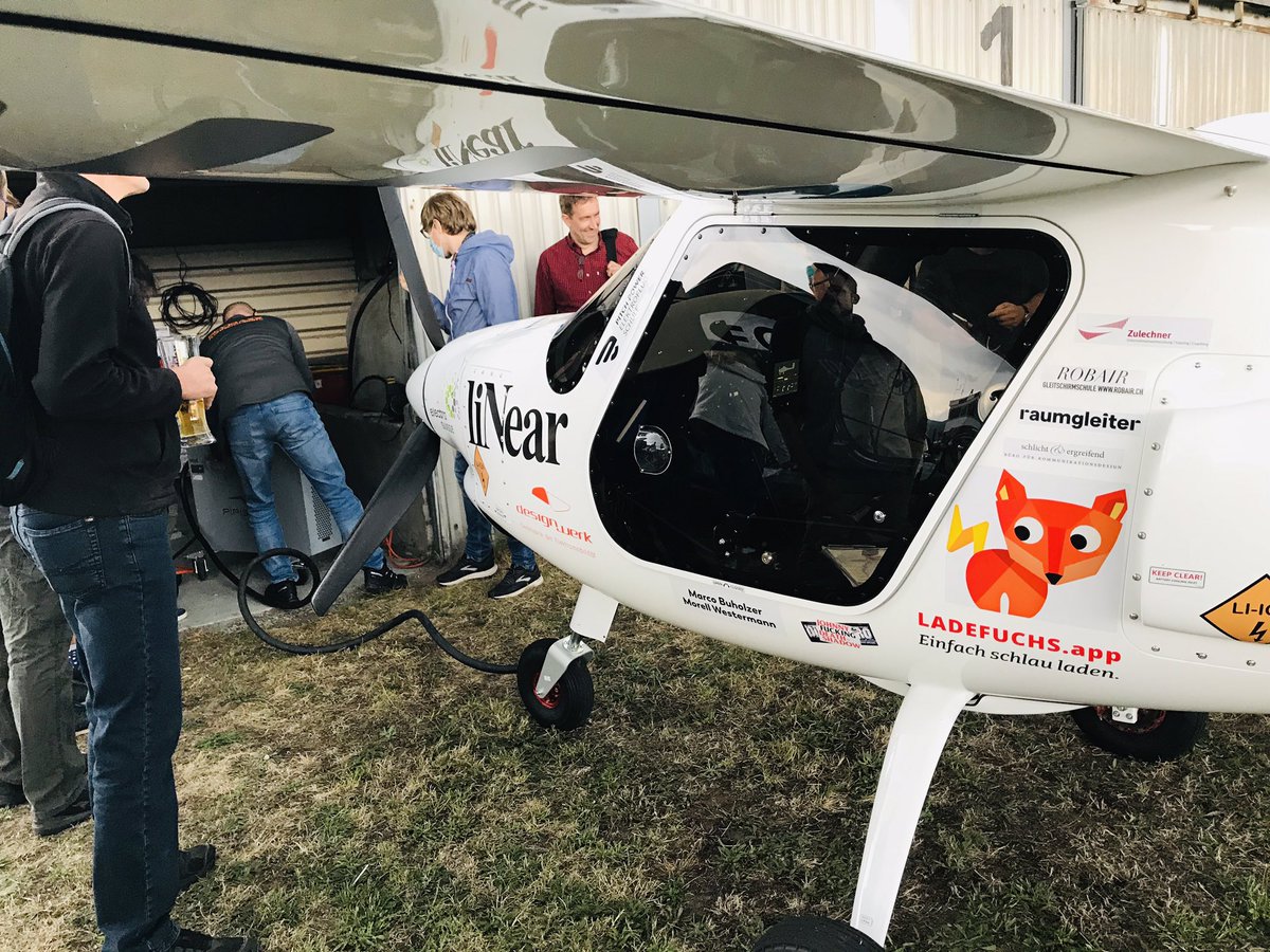 ewrflight's tweet photo. Nach der Landung ist vor der Pressearbeit! ⛈ https://t.co/Fu0YKZVQox