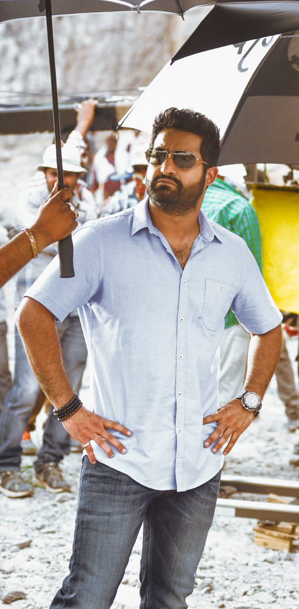 Tarak_FC's tweet photo. Mass+Class = JANATHA GARAGE

#4YearsForBBJanathaGarage https://t.co/o1OezD3DHw