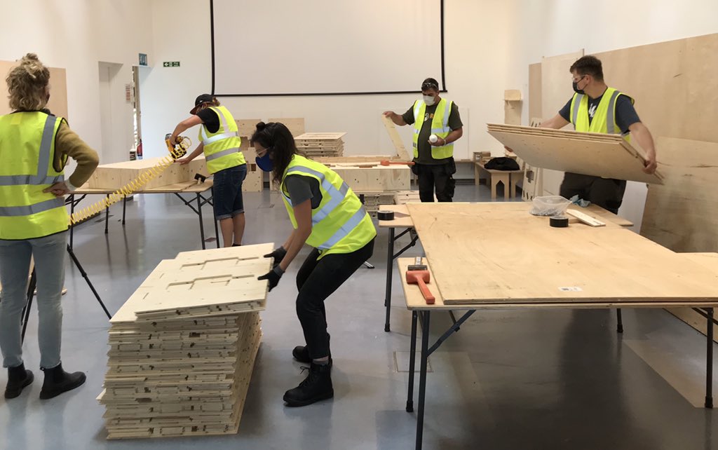 Crew on site for first day of making #BlockWest - a new pop-up pavilion designed &amp; made by #KnowleWesters working with #AutomatedArchitecture <a href="/mollieclaypool/">Mollie Claypool</a> <a href="/kwmcthefactory/">KWMC: The Factory</a> <a href="/WeCanMakeHomes/">WeCanMake</a>. All about democratising the power and tools to make better homes and places 💪🏿🏭🏠💚