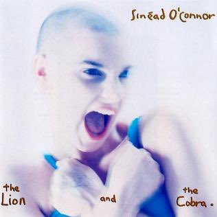 #SineadOConnor    *Still Listening* #nonalbumtrack from #TheLionandTheCobra

The photograph on the album cover was taken by #HaysiFantayzee member #KateGarner.

#NowPlaying #NowHearThis #RandomPlay #SimSongs #RockGoddess #AlternativeMusic 

youtu.be/yzg8Q6nhrXg