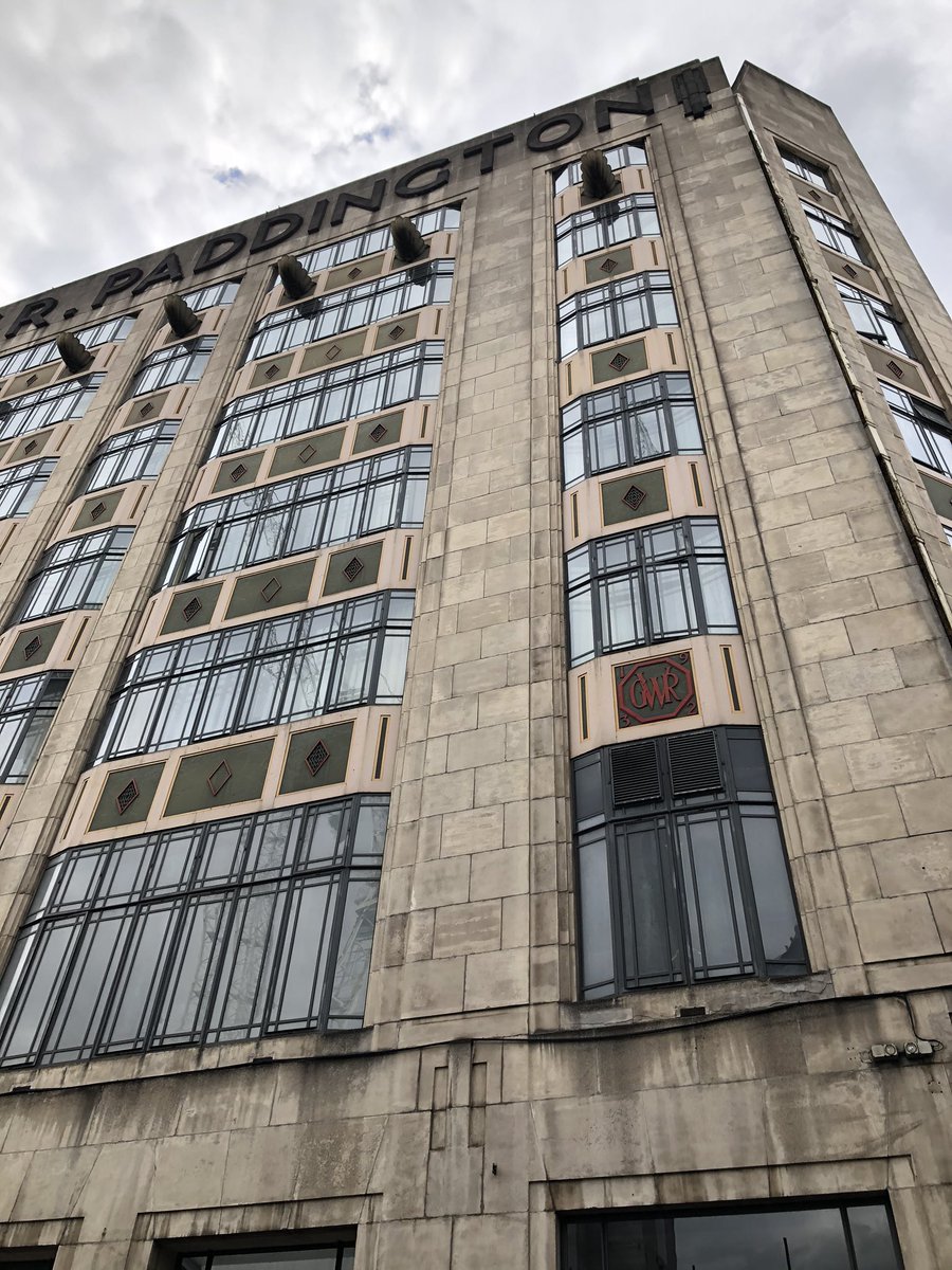 A bit of unexpected Art Deco spotted at Paddington station