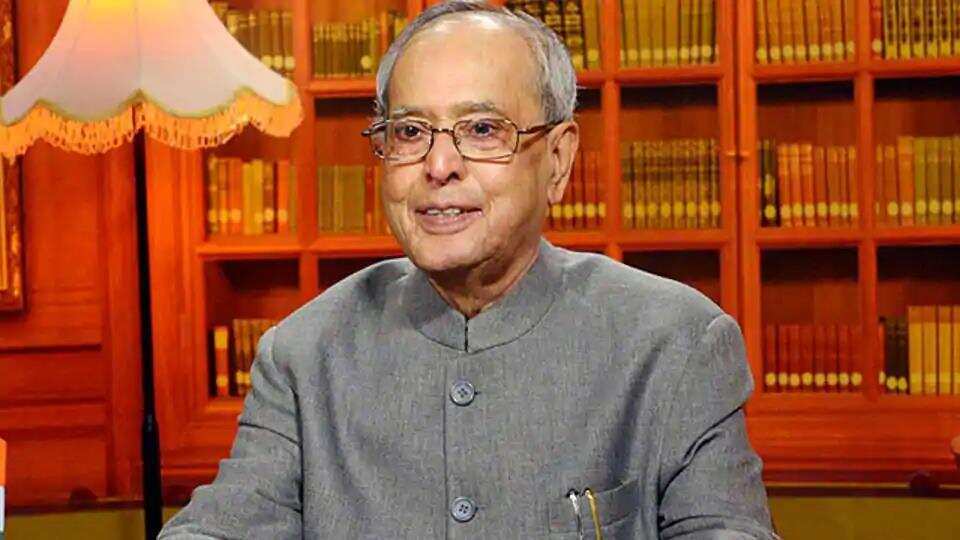 Shaam_003's tweet photo. When #PranabMukherjee was born?
- 11-12-1935

- He passed away on 31-8-2020 at the age of 84

He served as the 13th President of India from?
- 2012-17

He honored with
- Bharat Ratna (2019)
- Padma Bhushan (2008)
- Finance Minister of the Year for Asia (2010)

#RIPPranabMukherjee https://t.co/TKZJtkE1X7