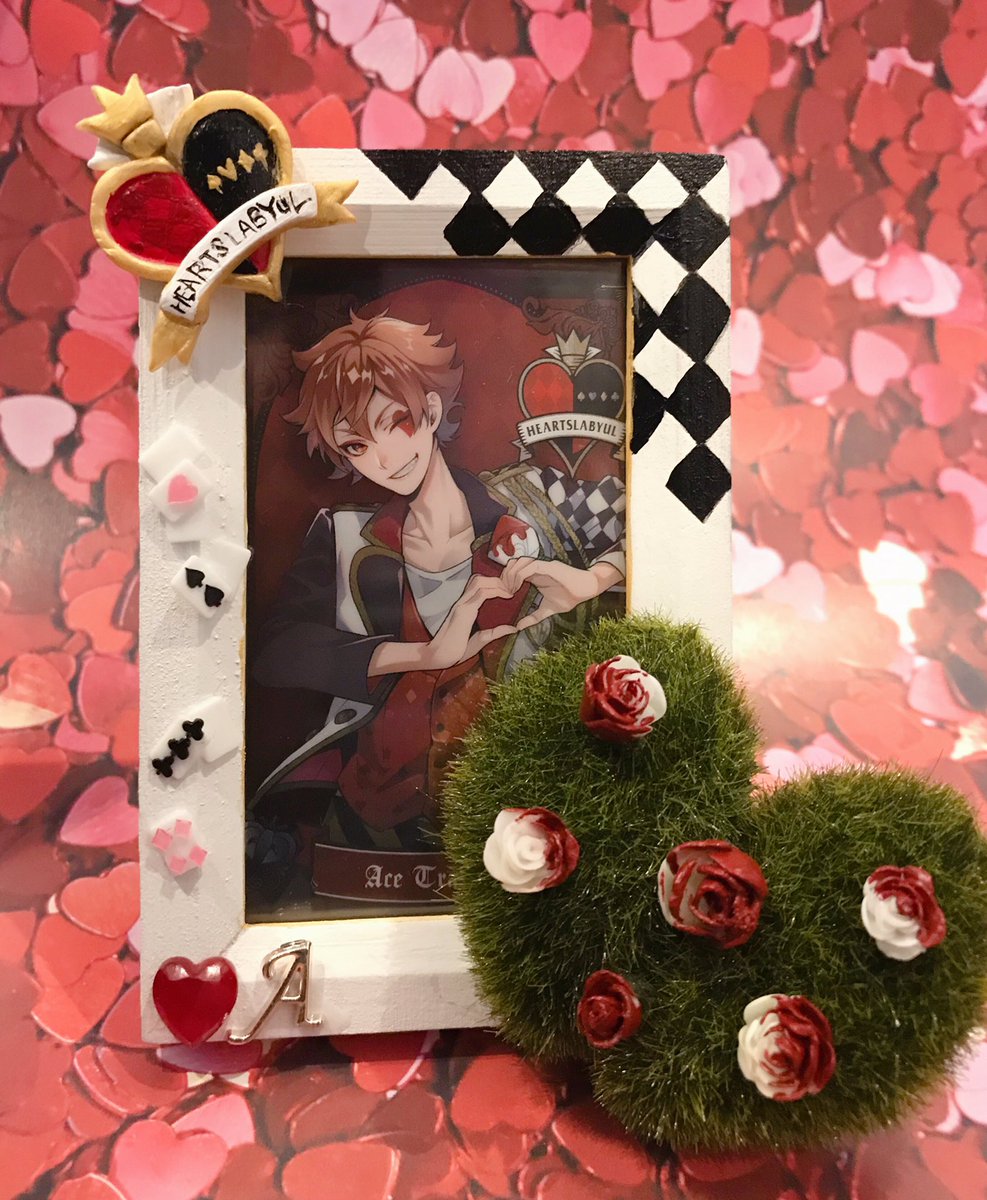 千歌 ミニフォトフレームをデコレーション ジェイド エースのメタカ ウエハースカードを飾りたくて作ってみました 次はエペルたん ツイステ手芸部