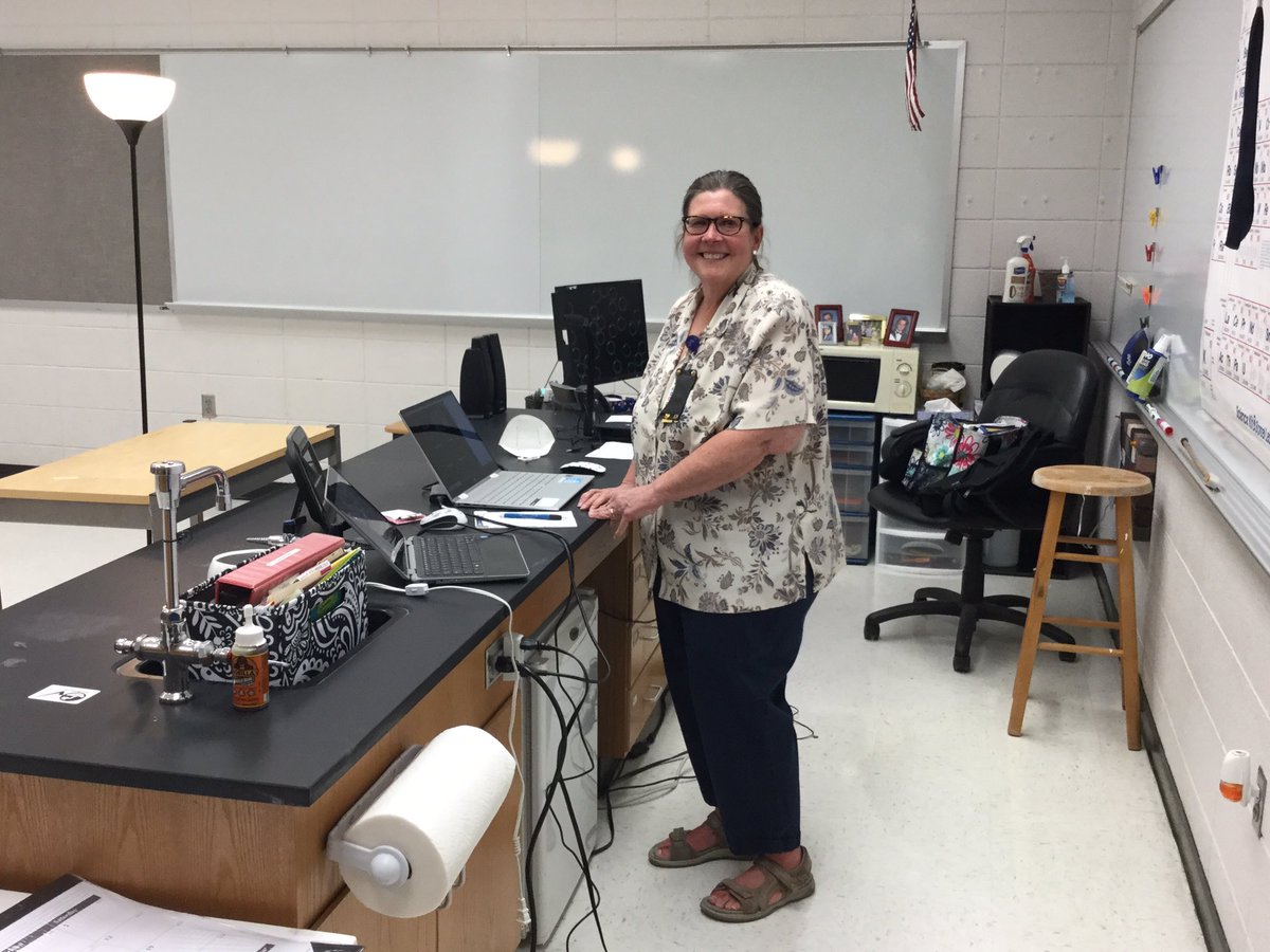 DavisMiddle's tweet photo. Our teachers are set up and excited to see all of their students. We know this has been a rough morning with tech issues, but we got this! Don’t give up! #WelcomeBackFalcons #SOARR https://t.co/Nw2VZ3NHBp