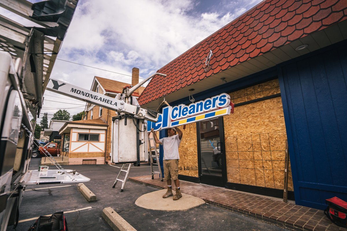 modelcleaners's tweet image. New sign going up at our "coming soon" Bethel Park location! 

#BethelPark #ModelCleaners #ComingSoon #Monday