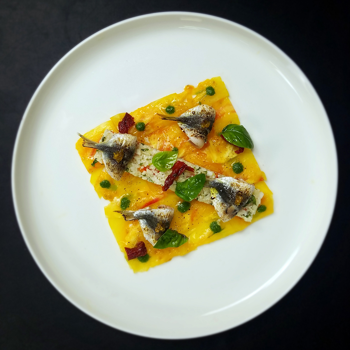 Quickly cooked sardines, cauliflower semolina and yellow tomato carpaccio.
Sardines juste cuites, semoule de chou-fleur et carpaccio de tomate ananas
.
#gastronomicom #frenchculinary #frenchcooking #frenchcuisine #frenchcookery #culinaryschool #learntocook