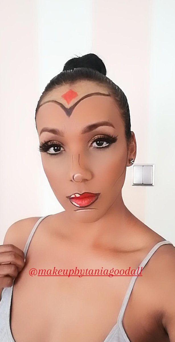 makeupbytania12's tweet photo. Here's to strong women 💪
May we know them👑
May we be them🙌
May we raise them 💯 https://t.co/kgfxQfNrSZ