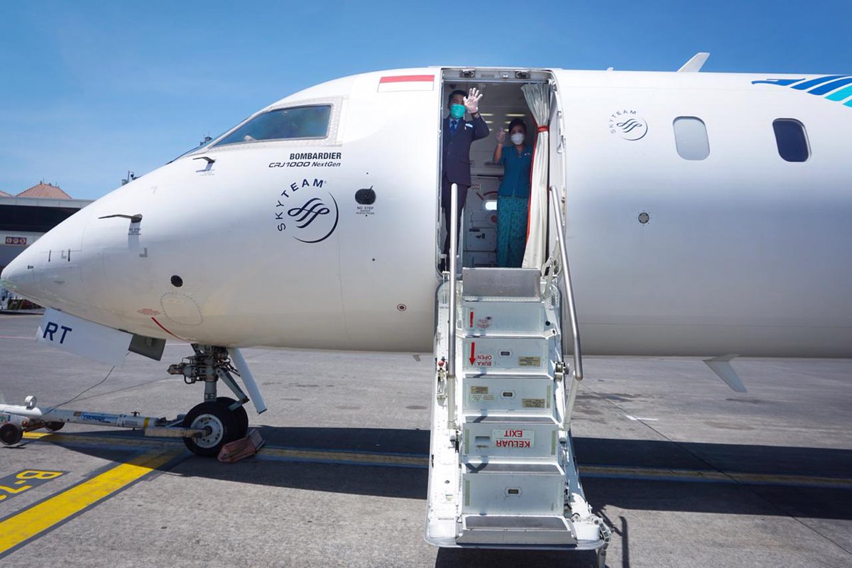 IndonesiaGaruda's tweet photo. Ayo budal rek! Iki loh Garuda Indonesia terbang maneh rute Surabaya – Banjarmasin – Balikpapan (pulang-pergi). Dibuka kembali rute ini menggunakan pesawat CRJ-1000 NextGen sebanyak 3x seminggu (Senin, Selasa, dan Jumat). Wis tuku tiketnya durung? #YukTerbangLagi #GALiveReport https://t.co/SCxlmXxSj2