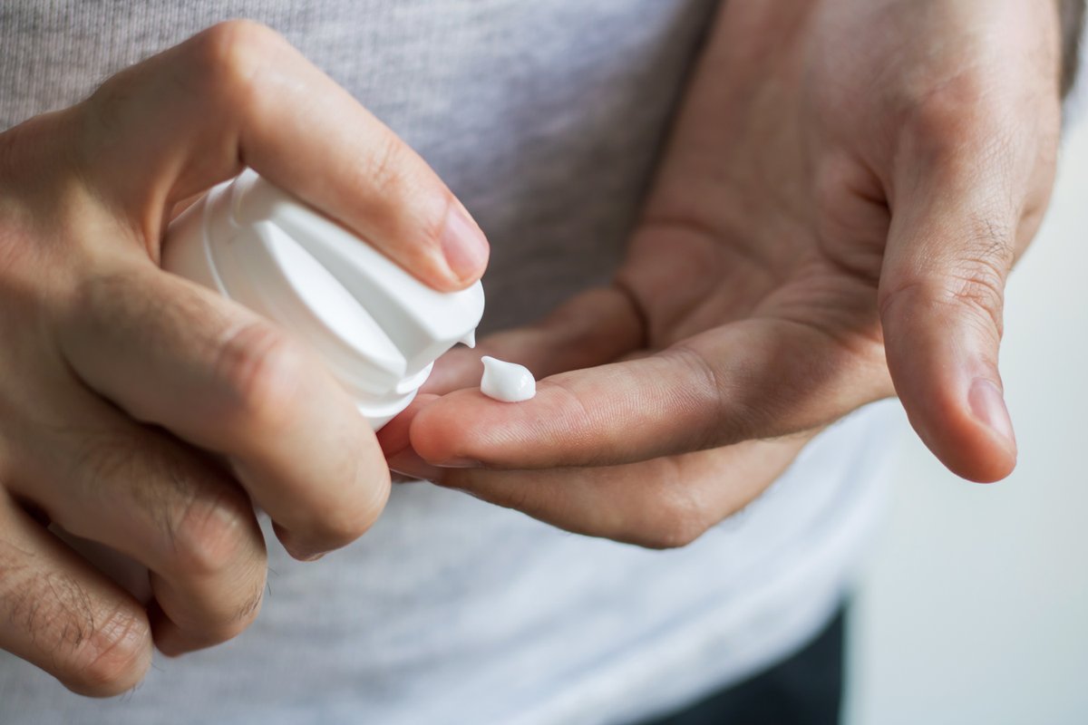 #FL21 Mere kontrol med skadelig kemi i kosmetik, der handles på nettet👍. Forlænget bevilling til bekymringsinformation fra @TaenkKemi 👎Læs min kommentar #dkpol <a href="/LeaWermelin/">Lea Wermelin</a>  kosmetikoghygiejne.dk/nyheder/kosmet…