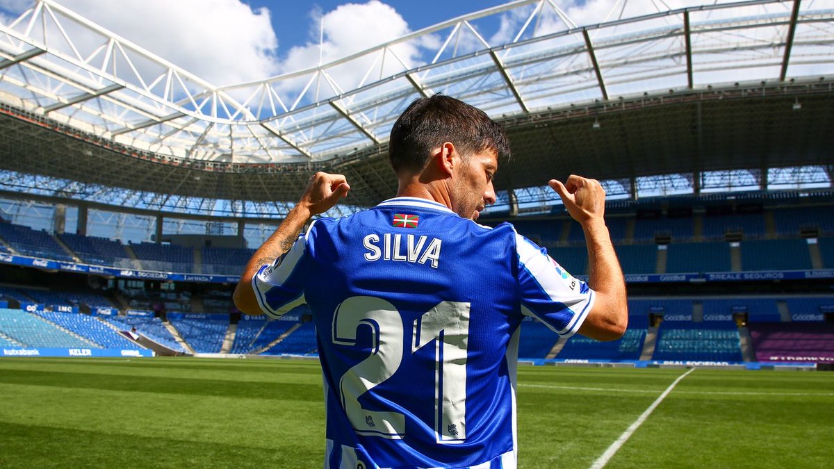 RealSociedadEUS's tweet photo. 💥 ZOZKETA 💥

@21LVA -ren kamiseta zozkatzen dugu! RT egin eta parte hartu!

Irabazle bakarra egongo da Twitter, Facebook eta Instagrameko kontuen artean.

#OngiEtorriDavid #AurreraReala https://t.co/KrK466wfk1