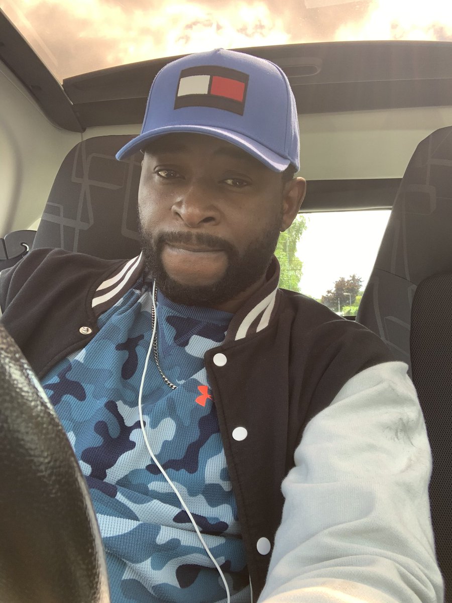 Oshak's tweet photo. HAVE YOU DOWNLOADED MY SONGS?? #BankHoliday #WhoNoLikeMoney ? #2LikeMoney ๐๐ https://t.co/gqqd2SkeKq