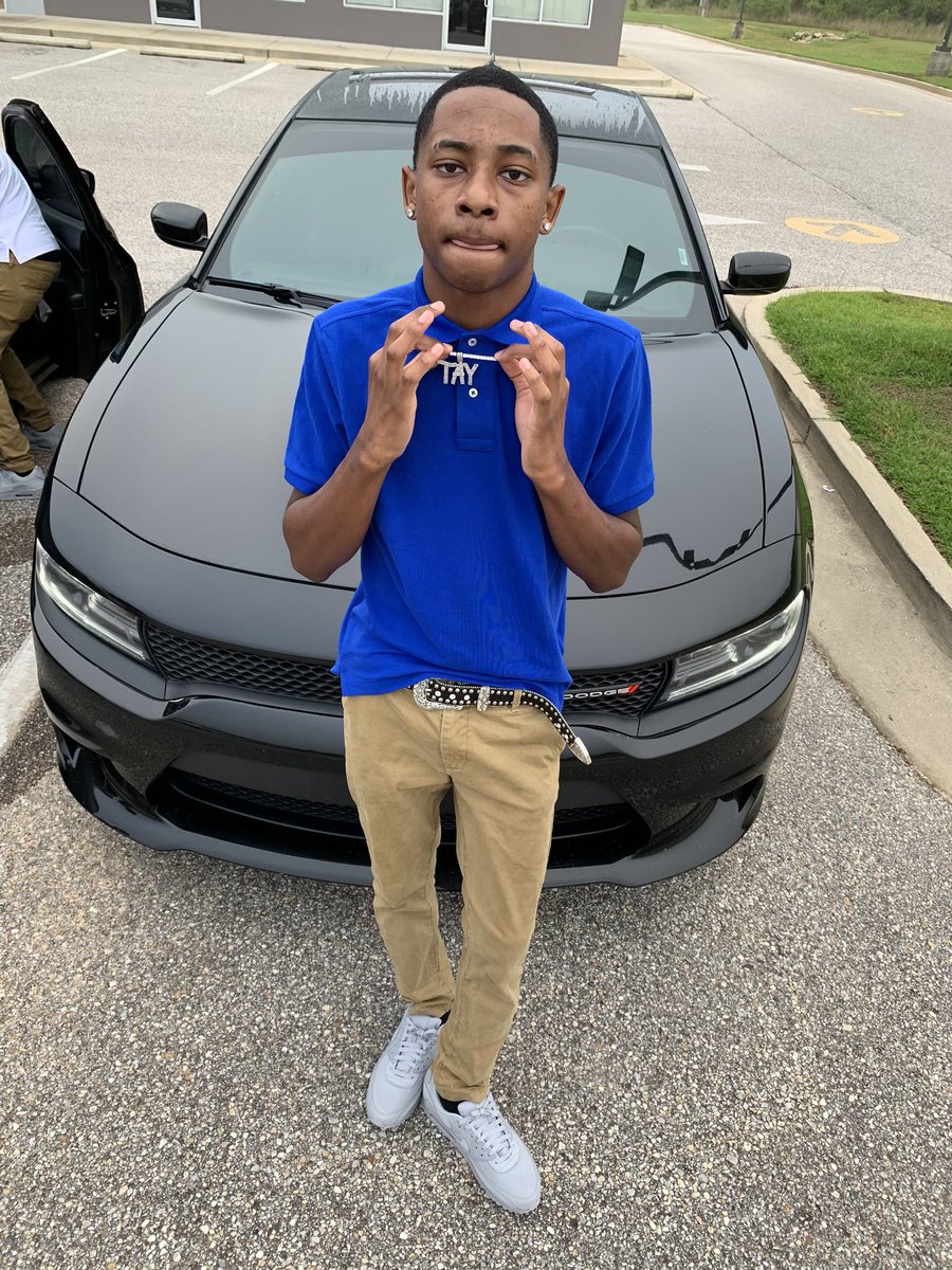 EightbabyTay's tweet photo. You niccas happy broke🤦🏽‍♂️, I’m tryna be mad rich🥱💙 #lastfirstday🎸#2en1orYear💙 https://t.co/NVuns2dpnq